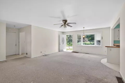 Living - 2627 Cooper St, Jackson, MI 49201 photo 4 of 9