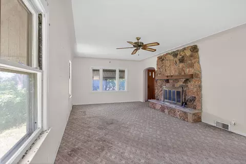Living - 2627 Cooper St, Jackson, MI 49201 photo 7 of 9