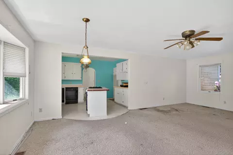 Living - 2627 Cooper St, Jackson, MI 49201 photo 2 of 9
