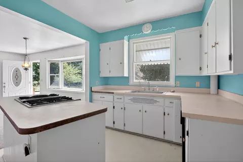 Kitchen - 2627 Cooper St, Jackson, MI 49201 photo 3 of 4