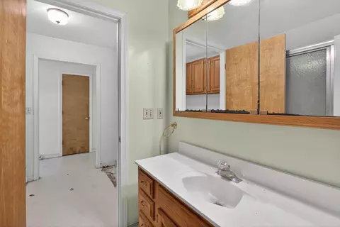 Bath - 2627 Cooper St, Jackson, MI 49201 photo 5 of 6