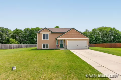 16264 Trent Ridge Dr NE, Cedar Springs, MI 49319