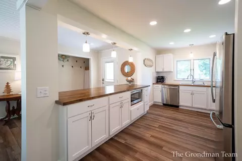 Kitchen - 7170 Spring St, Alanson, MI 49706 photo 1 of 5
