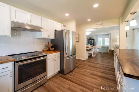 Kitchen - 7170 Spring St, Alanson, MI 49706 photo 4 of 5
