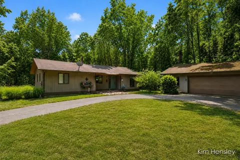 4736 Burton St SE, Grand Rapids, MI 49546