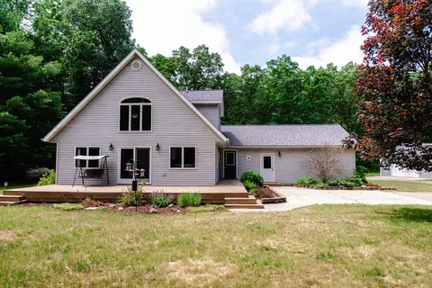 9880 S Spruce Ave, Newaygo, MI 49337