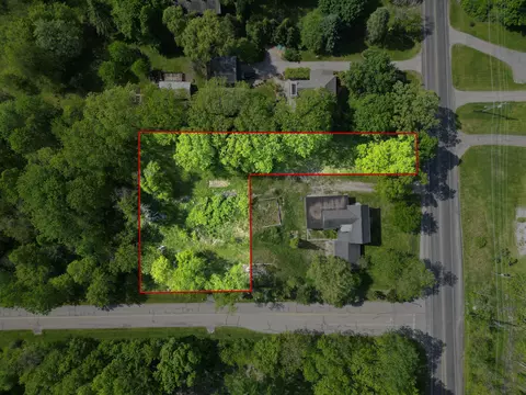 2326 Dean Lake Ave NE, Grand Rapids, MI 49505