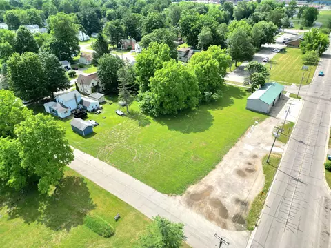 320 E Vine St, Vicksburg, MI 49097