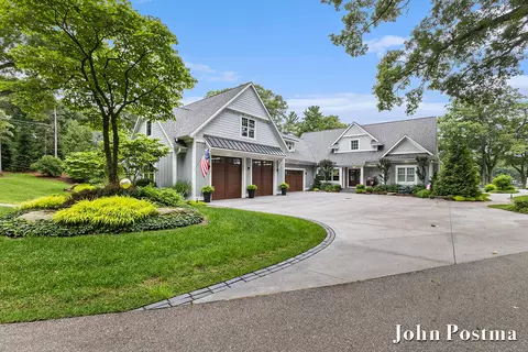 18809 N Fruitport Rd, Spring Lake, MI 49456