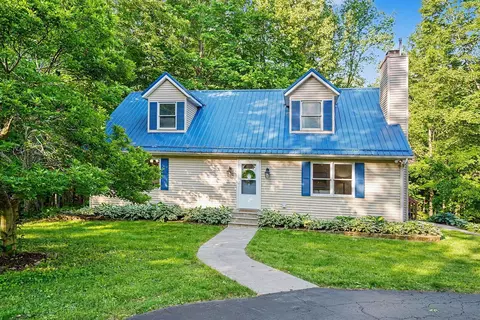 2912 Niles Buchanan Rd, Buchanan, MI 49107