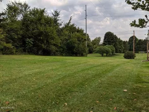 1025 E Front St, Buchanan, MI 49107 photo 2
