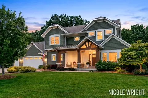 600 Stonehill Ct, Grandville, MI 49418