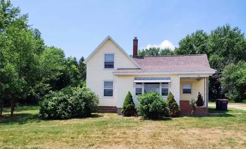 354 Country Club Rd, Holland, MI 49423