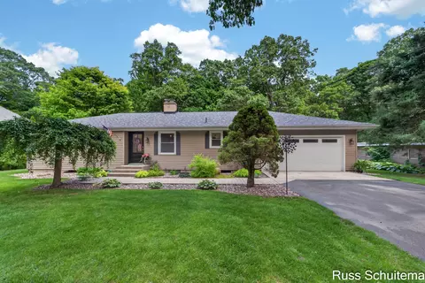 18270 N Fruitport Rd, Spring Lake, MI 49456