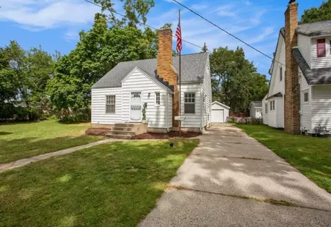 425 Van Allen St SE, Grand Rapids, MI 49548