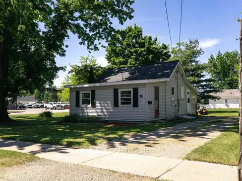 9 Carrie St, Sparta, MI 49345
