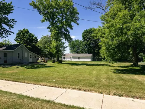 19 Carrie St, Sparta, MI 49345