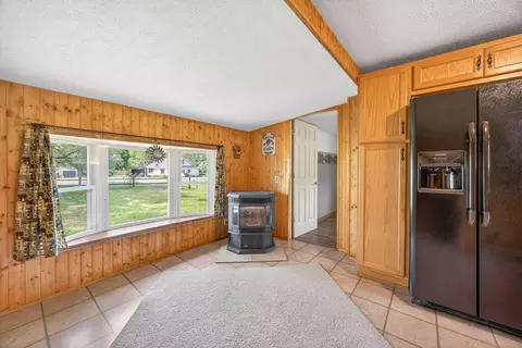 Entry Way - 4717 E Fillmore Rd, White Cloud, MI 49349 photo 2 of 6
