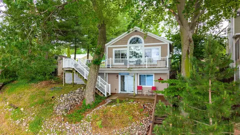 11478 Handy Ln, Plainwell, MI 49080