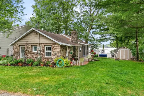 11478 Handy Ln, Plainwell, MI 49080 photo 2