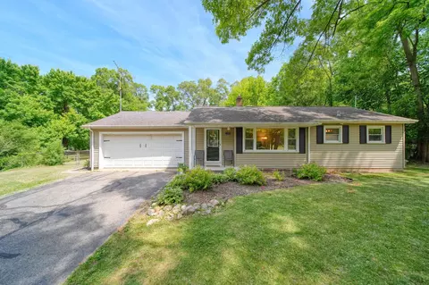 228 Mcconnell Dr, Jackson, MI 49201