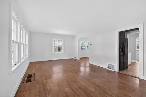 Living - 1109 S Webster St, Jackson, MI 49203 photo 1 of 9