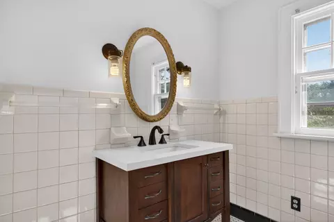 Bath - 1109 S Webster St, Jackson, MI 49203 photo 2 of 4