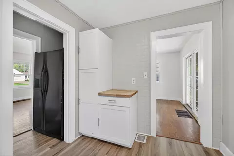 Entry Way - 1109 S Webster St, Jackson, MI 49203 photo 3 of 5