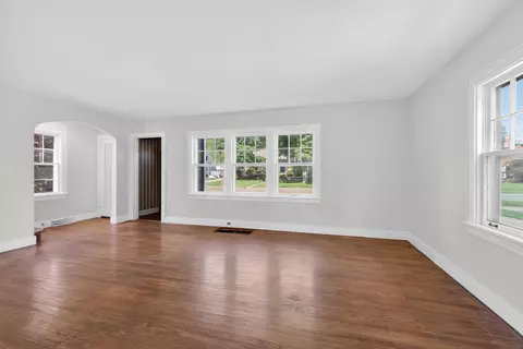 Living - 1109 S Webster St, Jackson, MI 49203 photo 3 of 9