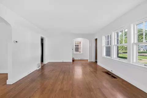Living - 1109 S Webster St, Jackson, MI 49203 photo 4 of 9