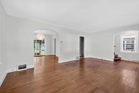 Living - 1109 S Webster St, Jackson, MI 49203 photo 5 of 9