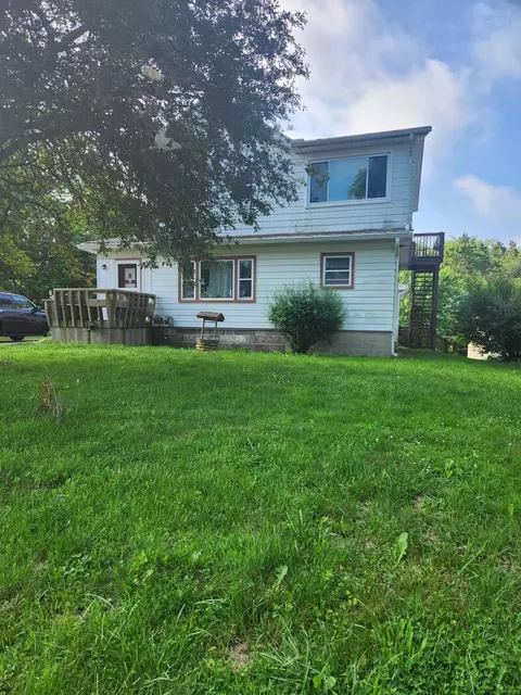 1453 Yeomans St, Ionia, MI 48846