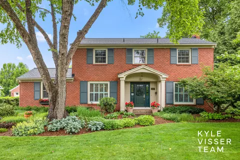 2547 Maplewood Dr SE, Grand Rapids, MI 49506