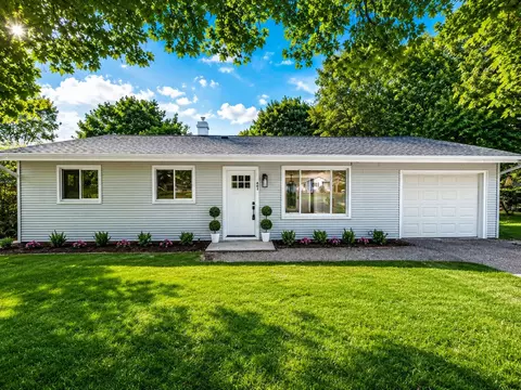 463 Wright St, Jonesville, MI 49250