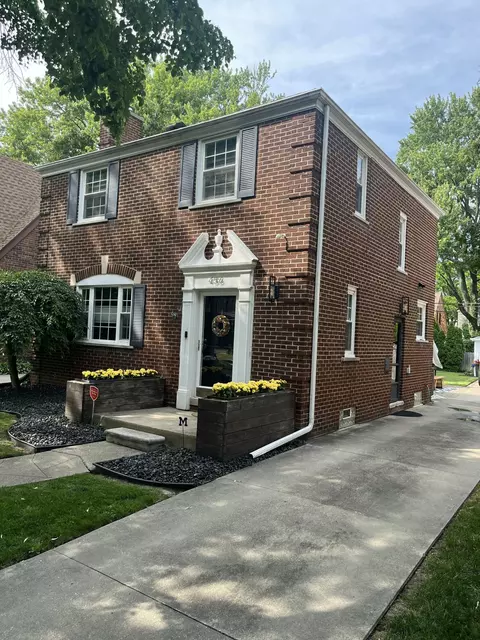 456 Manor St, Grosse Pointe Farms, MI 48236