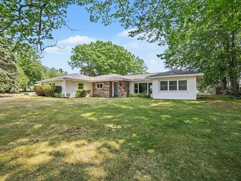 1358 N Lakeshore Dr, Ludington, MI 49431