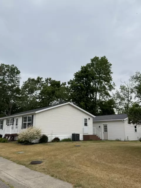 818 Raisin River Rd, Three Rivers, MI 49093