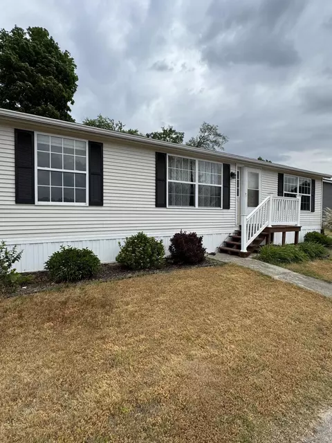 818 Raisin River Rd, Three Rivers, MI 49093