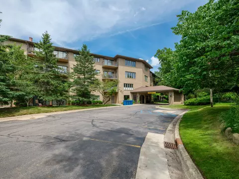 4040 Greenleaf Cir #409, Kalamazoo, MI 49008