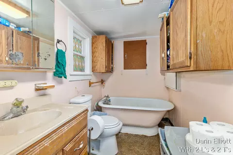 Bath - 925 E Isham St, Lyons, MI 48851 photo 2 of 2