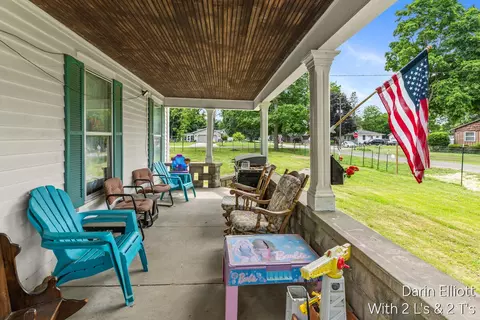 Exterior - 925 E Isham St, Lyons, MI 48851 photo 4 of 13