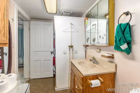 Bath - 925 E Isham St, Lyons, MI 48851 photo 1 of 2