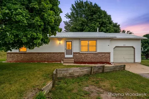 925 N Wilson St, Hastings, MI 49058