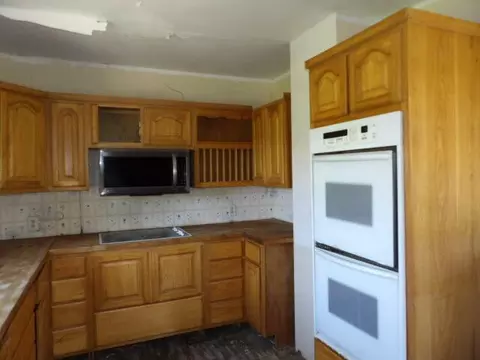 Kitchen - 667 W Southern Rd, Bronson, MI 49028 photo 1 of 2