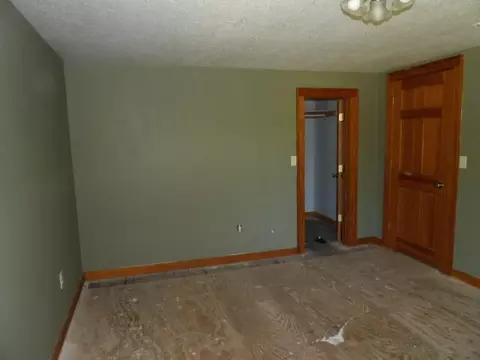 Bedroom - 667 W Southern Rd, Bronson, MI 49028 photo 2 of 2