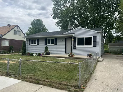1042 Red Leaf Ln, Ypsilanti, MI 48198