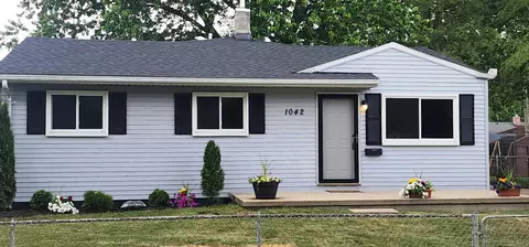 1042 Red Leaf Ln, Ypsilanti, MI 48198