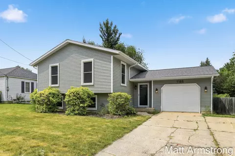 1185 52nd St SE, Kentwood, MI 49508