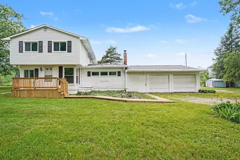 9700 Fenner Rd, Perry, MI 48872