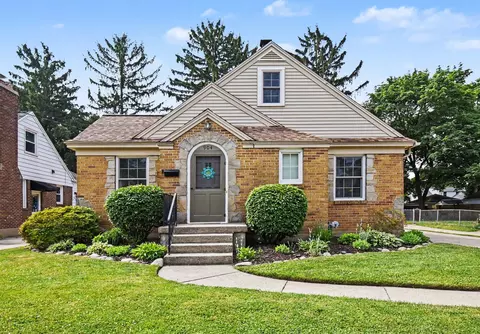 904 Mayhew Wood Dr SE, Grand Rapids, MI 49507